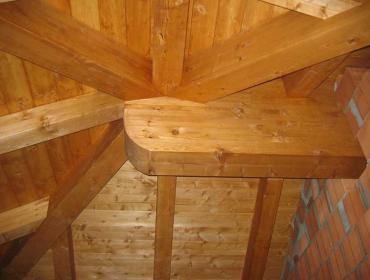 images/gallerie/copertura_incastro_travi/img2.jpg